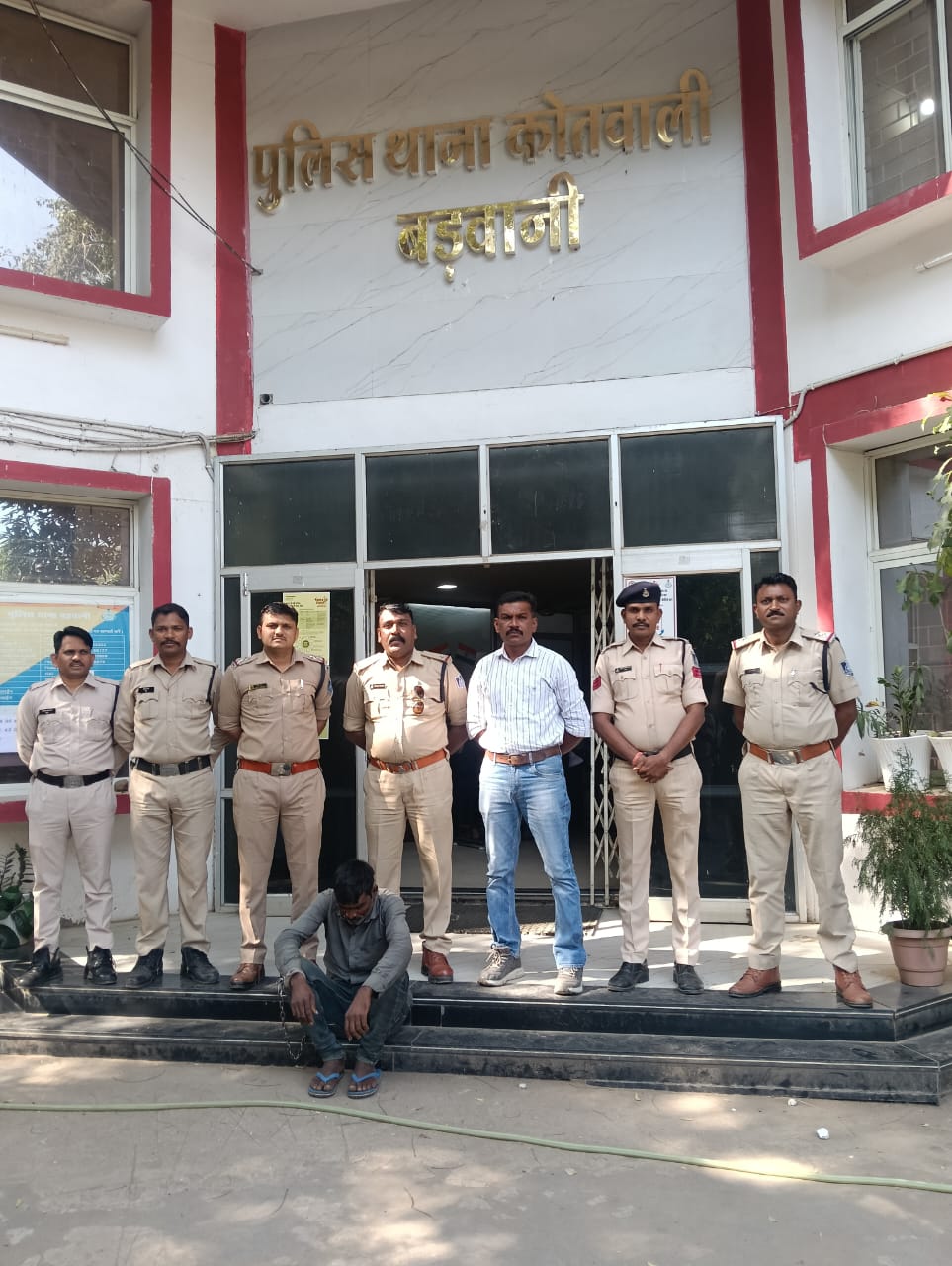 🔗🚔 6 साल की फरारी खत्म! बड़वानी पुलिस ने ₹10,000 के इनामी हत्यारोपी को सिलावद से दबोचा, सीधे जेल भेजा 🔒
