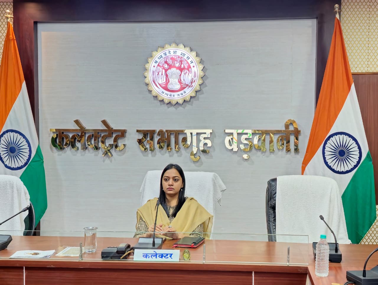 🥇📈 लगातार शानदार प्रदर्शन! सीएम हेल्पलाइन के निराकरण में बड़वानी जिला पुनः टॉप 5 में शामिल, कलेक्टर जयति सिंह ने दी अधिकारियों को बधाई 🎉